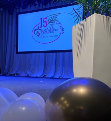 Barn till ensamma mammor fyller 15 år!